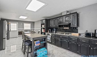 413 Peach Ave, Albertville, AL 35950