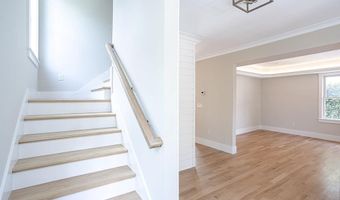 28 Carroll Ave, Newport, RI 02840
