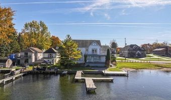 2076 S Long Lake Rd, Fenton, MI 48430