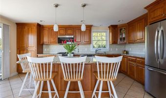 450 E Beach Rd, Charlestown, RI 02813