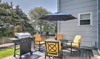 56 King Philip Rd, Narragansett, RI 02882
