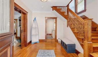 8 Bush St, Newport, RI 02840