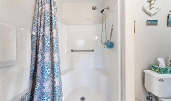 453 Andrew Ave, Bayville, NJ 08721