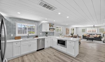 635 JAMAICA Cir E, Apollo Beach, FL 33572