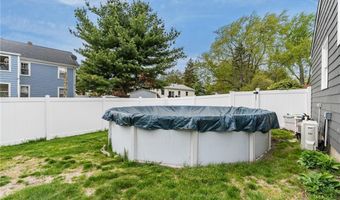 1 Leahy St, East Providence, RI 02916