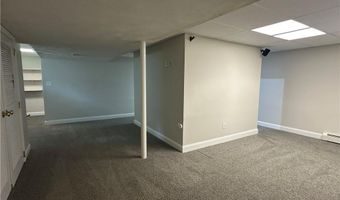 8 Linden St, Bristol, RI 02809