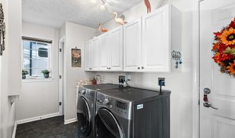 658 Nicole Dr, Amherst, OH 44001