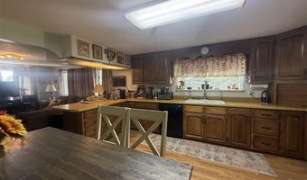 202 N Division St, Cowley, WY 82420