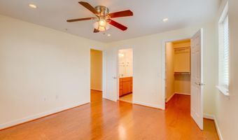 4061 FOUR MILE RUN Dr 202, Arlington, VA 22204