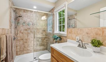 3 Linda Dr, Danbury, CT 06811