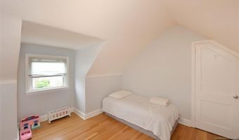104 Fairview Ave, Bergenfield, NJ 07621