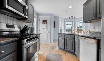 734 High St, Candia, NH 03034