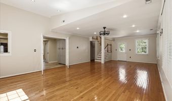 4003 KLOMAN St, Annandale, VA 22003