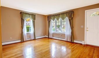 98 Iroquois Rd, Cumberland, RI 02864