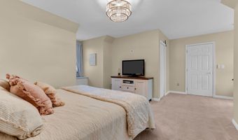 65 Serpentine Dr, Bayville, NJ 08721