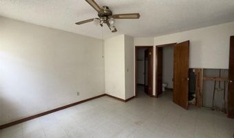 202 Redbud Dr, Anadarko, OK 73005