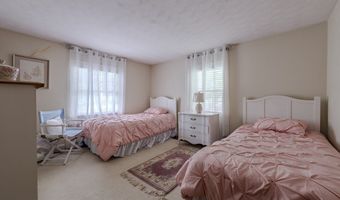 8 Carlson Cir, Boston, MA 02132