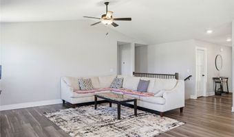 706 NE Country Meadow Dr, Ankeny, IA 50021