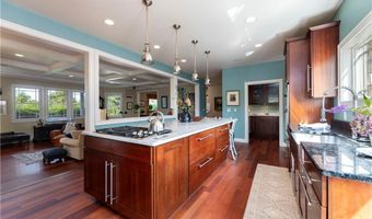 365 Boston Neck Rd, Narragansett, RI 02882