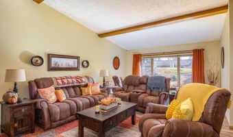 8 FIESTA Ct E, Appleton, WI 54911