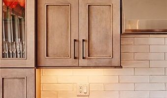 3 Amore Ln, East Greenwich, RI 02818