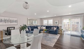 2504 WINDBREAK Dr, Alexandria, VA 22306