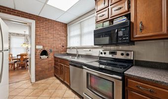916 Audubon Pkwy, Audubon Park, KY 40213