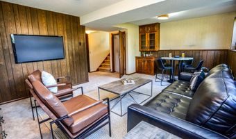903 Willow Dr, Aberdeen, SD 57401