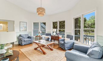 8 Dolphin Point Dr, Beaufort, SC 29907