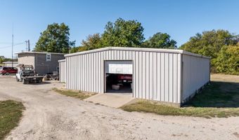 910 E Poplar Ave, Arkansas City, KS 67005