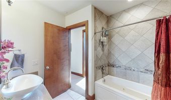 21 Furnace St 805, Akron, OH 44308