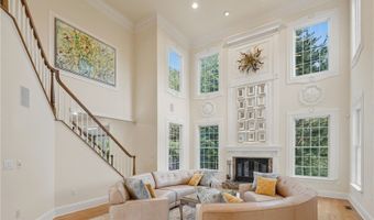 10 Lovegreen Ln, East Greenwich, RI 02818