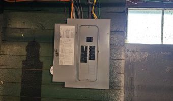 98 E Burnham St, Bloomfield, CT 06002