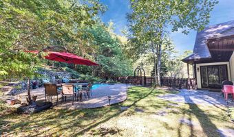 107 Fresh Pond Ln, Brookline, NH 03033