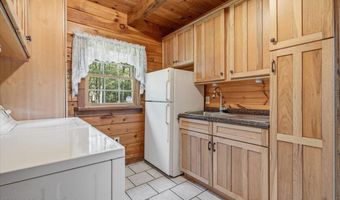 14 E Point Rd, Albrightsville, PA 18210