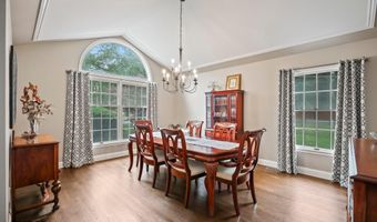 2 Independence Dr, Aberdeen, NJ 07747