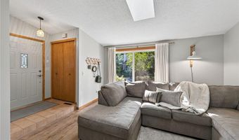 5325 Highpointe Ter, Bloomington, MN 55437