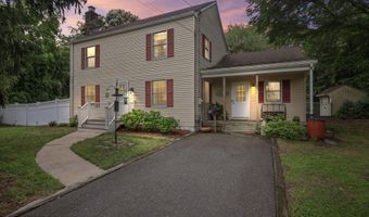 13 Swartzel Dr, Middletown, NJ 07748
