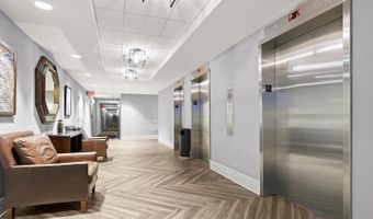 5300 HOLMES RUN Pkwy 1206, Alexandria, VA 22304