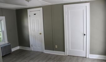 27 Trinity Pl, Amsterdam, NY 12010