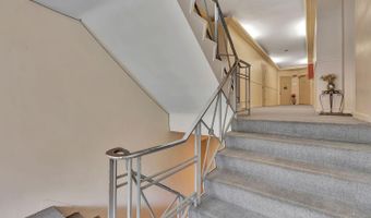 4028 Ledgewood Dr, Cincinnati, OH 45229