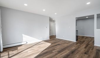 215 S Hale St 9B, Addison, IL 60101