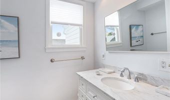 37 Almy St, Newport, RI 02840