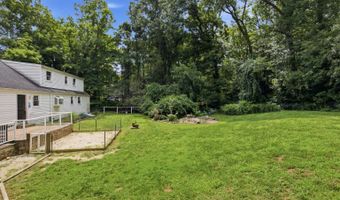 16 Ramblewood Dr, Branford, CT 06405