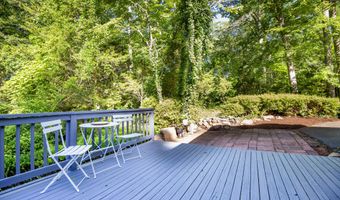 3 Deerfield Dr, Clinton, CT 06413