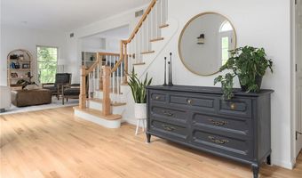 125 Fernwood Dr, East Greenwich, RI 02818