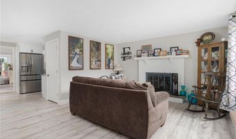 5 Versailles St, Cranston, RI 02920