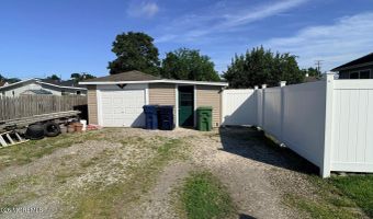 6 Spring St, Beachwood, NJ 08722