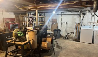 571 Hopping Rd, Belford, NJ 07718