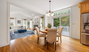 2 Ellsworth Pl, Avon, CT 06001